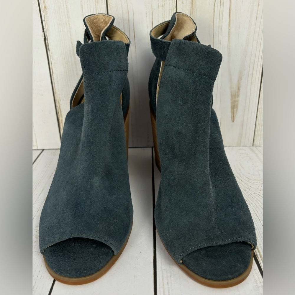 Sole Society Navy Blue Suede Peep‎ Toe Cutout Block Heel Booties Size 7M 37.5
